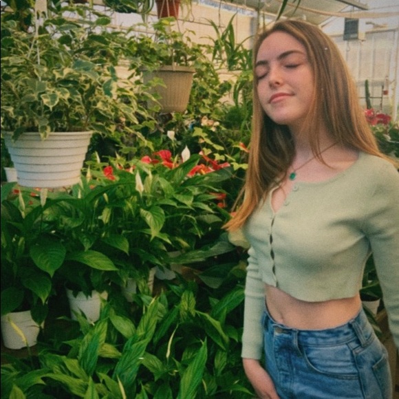 Meet your Posher, Ashleigh!🌱🦋💫🥑 - Picture 1 of 5